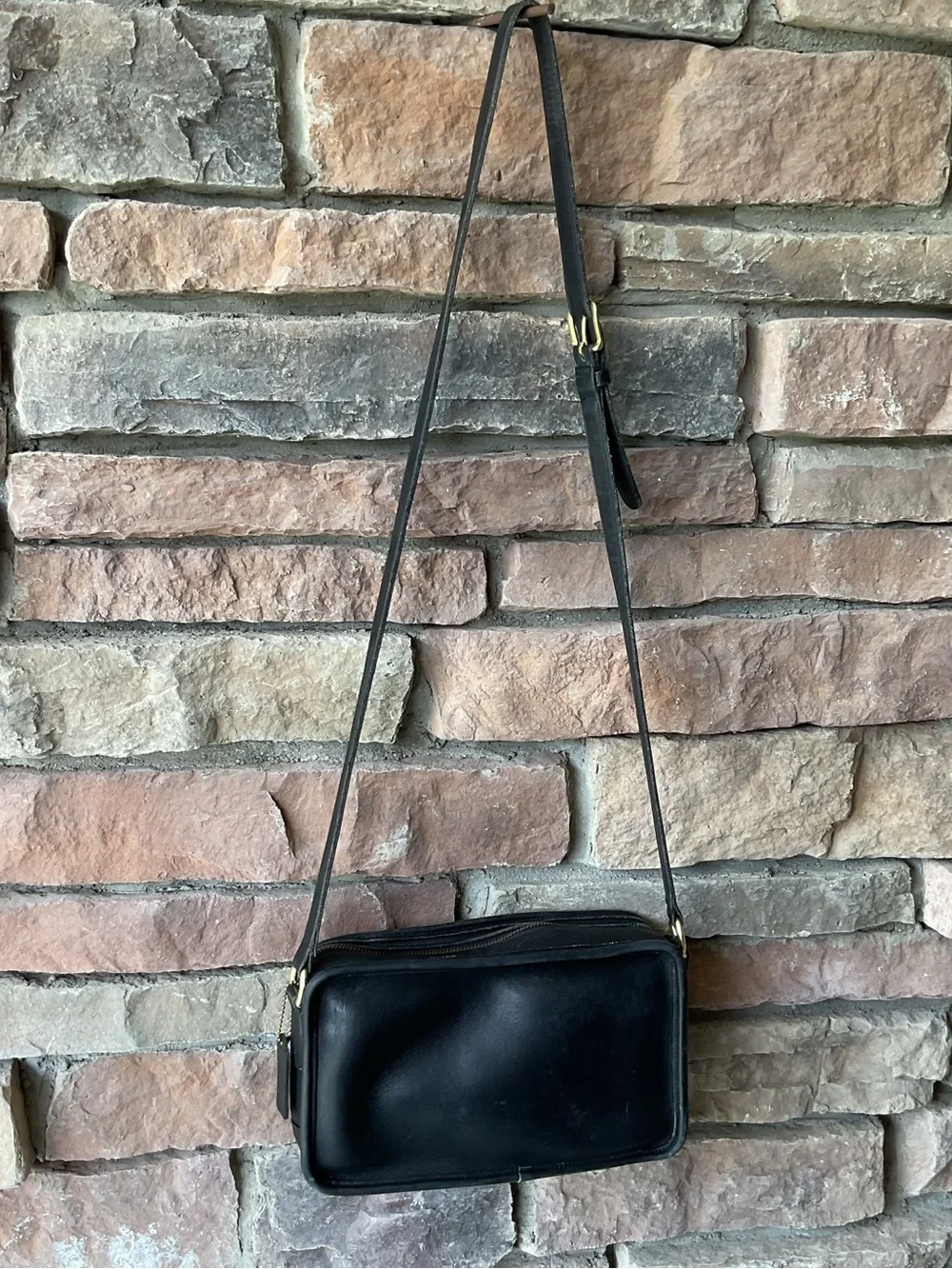 Vintage Coach Black Leather Swingpack 9974 Multi-Compartment Bag